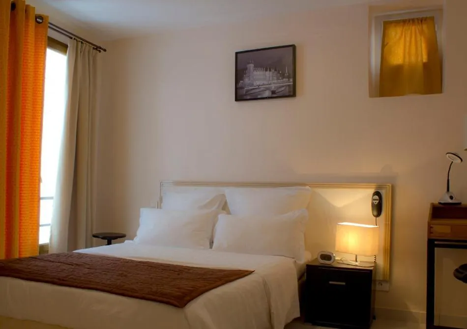 ***  Hotel Paris Lecluse Francia